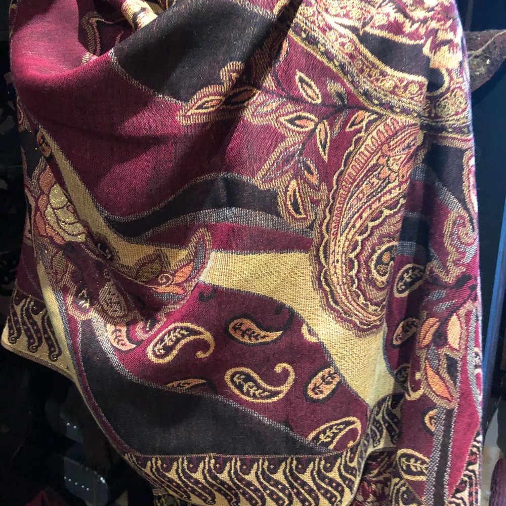 Vintage style magenta paisley pashmina shawl